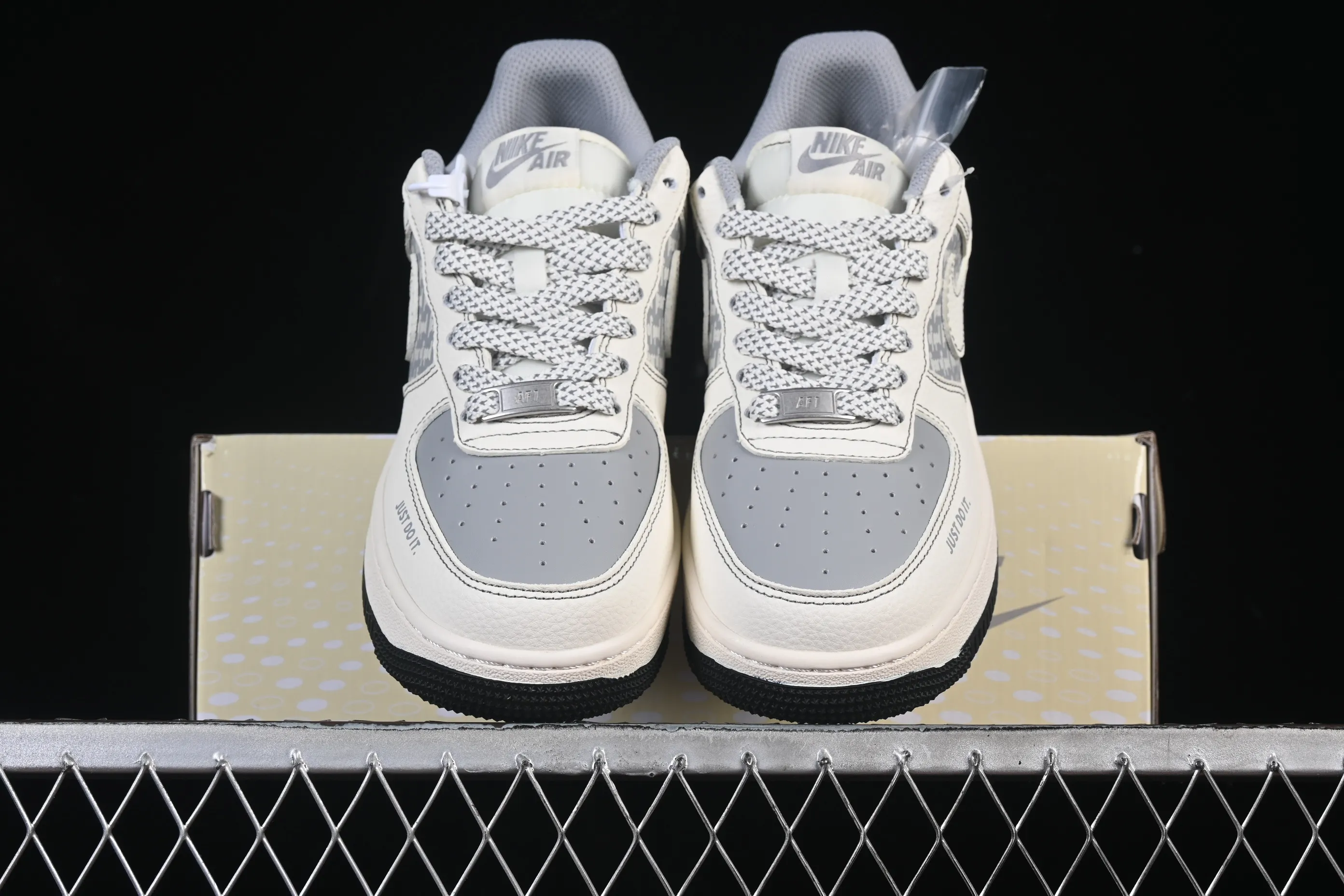 All Categories Nk Air Force 1 Air Force Series Nk Air Force 1 Low Air Force Low NIke Air Force 1'07 Low Joint Beige Black Starry Air Force 1 Low-top Casual Sneakers JP8028-008